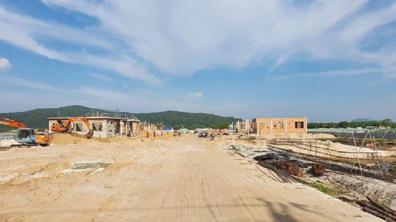 Hàng chục căn biệt thự đang xây không phép trên phần đất do nhà nước đang quản lý.